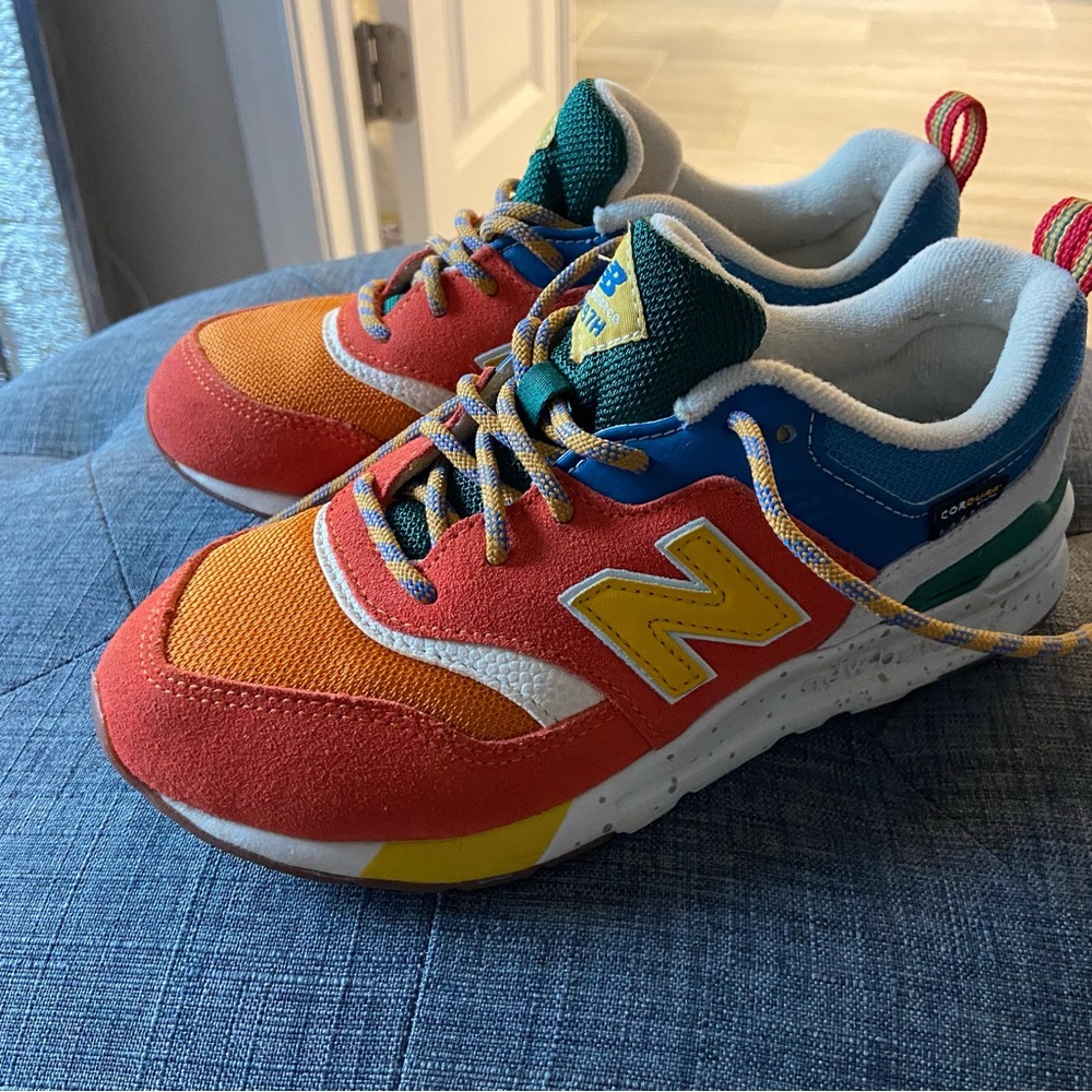 Kids New Balance sneaker sz 3